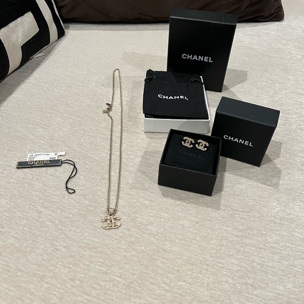 ❌sold❌CHANEL Gold Necklace and Earring Set